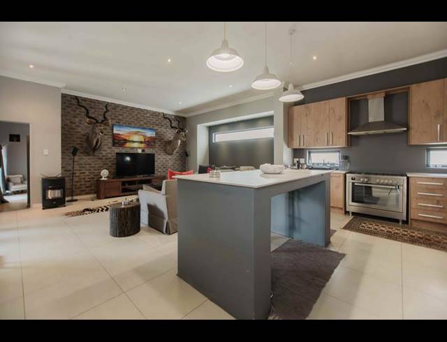 3 BEDROOM HOUSE FOR SALE IN COPPERLEAF ESTATE